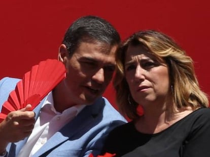 Pedro Sánchez charla con Susana Díaz durante un mitin en Córdoba en 2019.