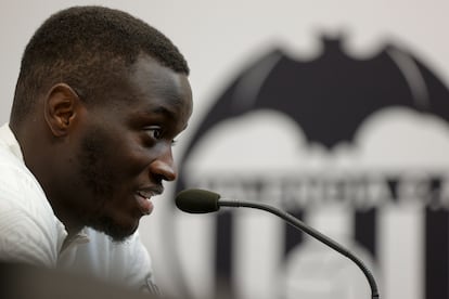 El central del Valencia CF Mouctar Diakhaby durante la rueda de prensa ofrecida este jueves.