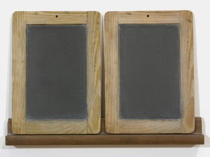 <i>Blackboard Tableau 4</i> (2007-2010), de Vija Celmins (Riga, 1938), en la galería McKee de Nueva York.