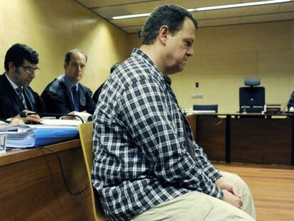 Joan Vila in court in Girona on Tuesday just before knowing the jury&#039;s guilty verdict against him. 