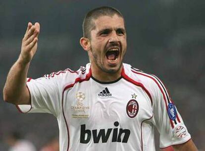 Gattuso protesta una decisión del árbitro durante la final de la Champions en Atenas.