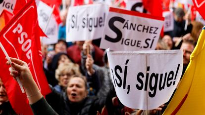 La manifestación en apoyo a Pedro Sánchez, en imágenes