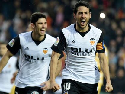 Parejo celebra el segundo gol del Valencia. 