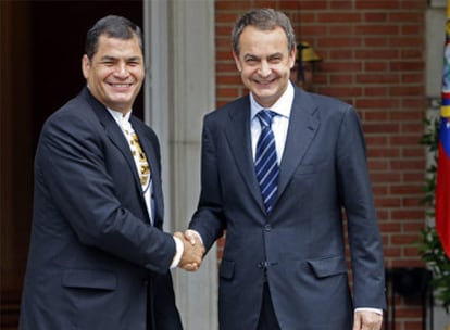 Rafael Correa (izquierda) y Rodríguez Zapatero, en La Moncloa el pasado 12 de mayo.