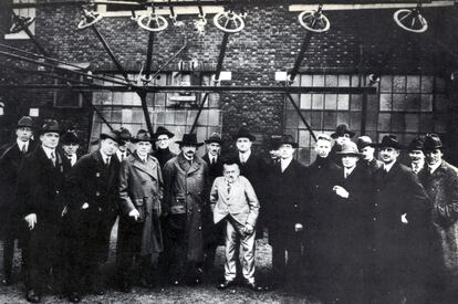 Charles Proteus Steinmetz, en el centro, junto a Albert Einstein, en 1921.