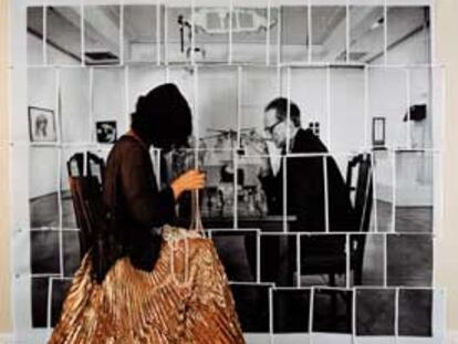 'Les amoureuses (Elena & Rrrose)', de Elena del Rivero, en la muestra 'Miradas Cómplices' del CGAC.