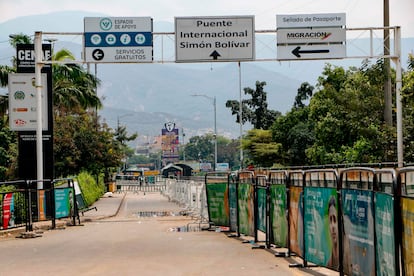 Ponte Simon Bolívar, fronteira terrestre entre a Colômbia e a Venezuela, fechada, nesta segunda-feira.