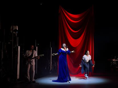 Escena de la obra 'El peso de un cuerpo', en el Centro Dramático Nacional.