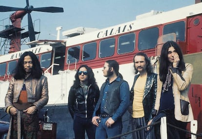 De izquierda a derecha: Damo Suzuki, Jaki Liebezeit, Irmin Schmidt, Holger Czukay, Michael Karoli, miembros de la banda Can.