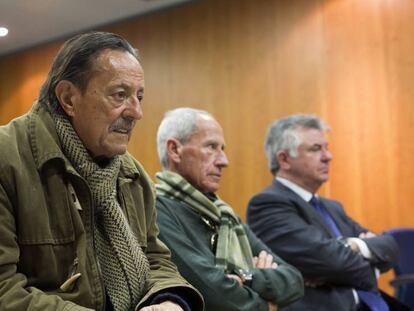 Julián Muñoz y Juan Antonio Roca, al fondo, durante el último juicio, que tuvo que ser suspendido.