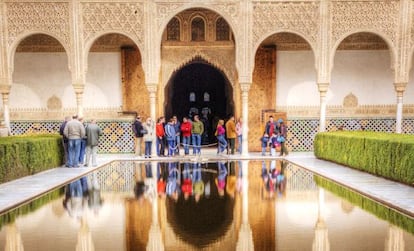 El patio de los Arrayanes, en la Alhambra (Granada).