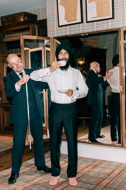 Waris Ahluwalia en el taller de su sastre de cabecera, Huntsman, en Savile Row.