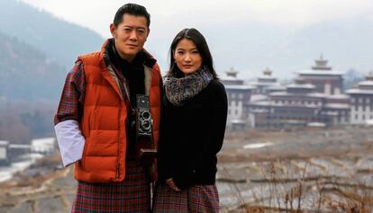 El rey de Bután Jigme Khesar Namgyel Wangchuck, junto a su esposa Jetsun Pema Wangchuck.
