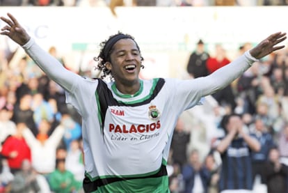 Giovani celebra el gol de la victoria del Racing.