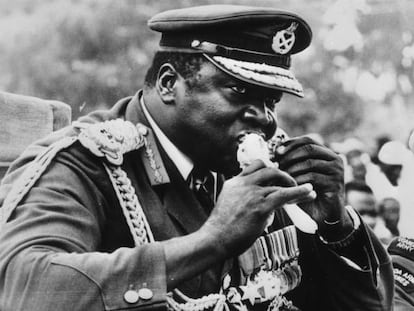 El dictador ugandés Idi Amin poniéndose fino