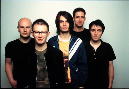 Los Ángeles, 12 de junio de 1997. Radiohead ya han editado 'Ok computer' y ahora posan relajados. Todavía no saben la dimesión de lo que han creado. Thom Yorke, el líder, es el segundo por la izquierda.