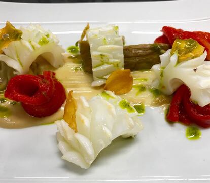 VERDURAS ASADAS SOBRE CREMA DE AJO Y CALAMAR / CAPEL