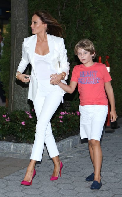 Blanco tanto para las ocasiones oficiales como para el día a día. Melania y su hijo Barron Trump, en Nueva York en 2013.