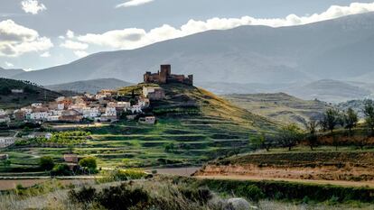 De la villa de Trasmoz (Aragón), Bécquer recogió la historia de la Tía Casca.