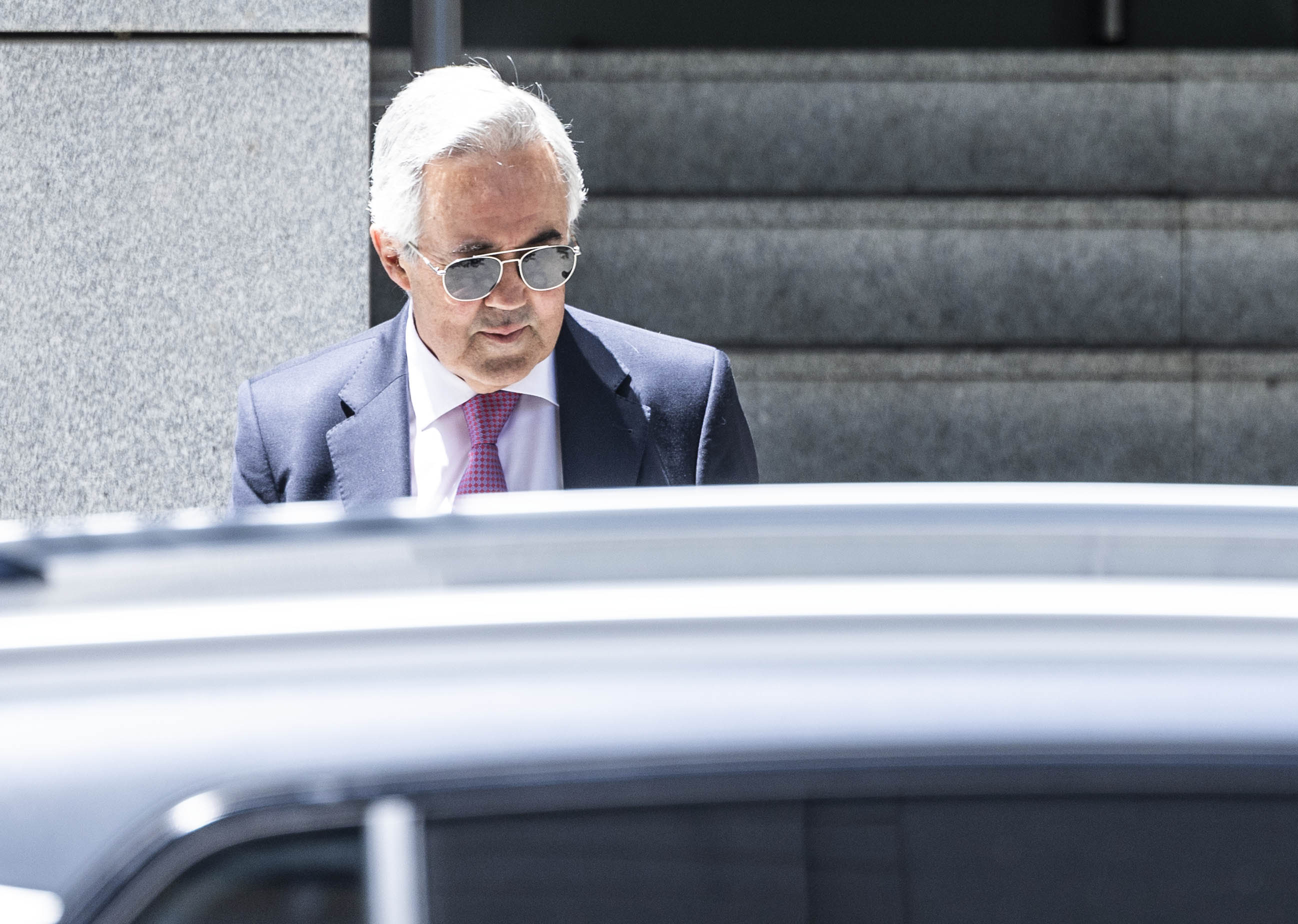 El juez José Luis Calama abandona la Audiencia Nacional tras casi tres horas de declaración como investigado del expresidente del Gobierno.