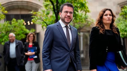 El presidente de la Generalitat, Pere Aragonès, y su vicepresidenta, Laura Vilagrà, a su llegada a la reunión semanal del gobierno catalán, el martes.