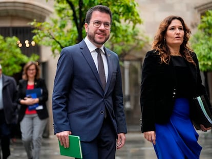 El presidente de la Generalitat, Pere Aragonès, y su vicepresidenta, Laura Vilagrà, a su llegada a la reunión semanal del gobierno catalán, el martes.