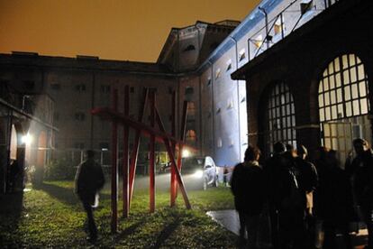 Exterior de la cárcel turinesa que acoge la muestra 'The Others'