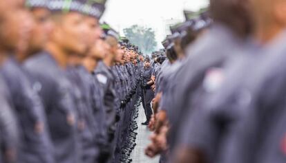 Cerimônia com policiais militares