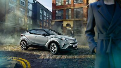 El C-HR, el crossover híbrido de Toyota, sería el primer modelo que la marca electrificaría del todo y lanzaría al mercado, empezando por China, probablemente en 2019.