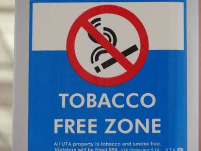 Se&ntilde;al del Aeropuerto de Salt Lake City indica una Zona Libre de Tabaco. 