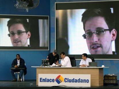 El presidente Correa habla del caso Snowden en televisi&oacute;n este s&aacute;bado.