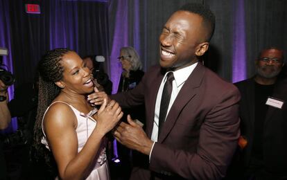 Los nominados Regina King y Mahershala Ali.