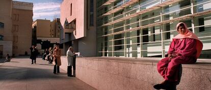 Fachada principal del Macba, en la ciudad de Barcelona, en Ciutat Vella. 