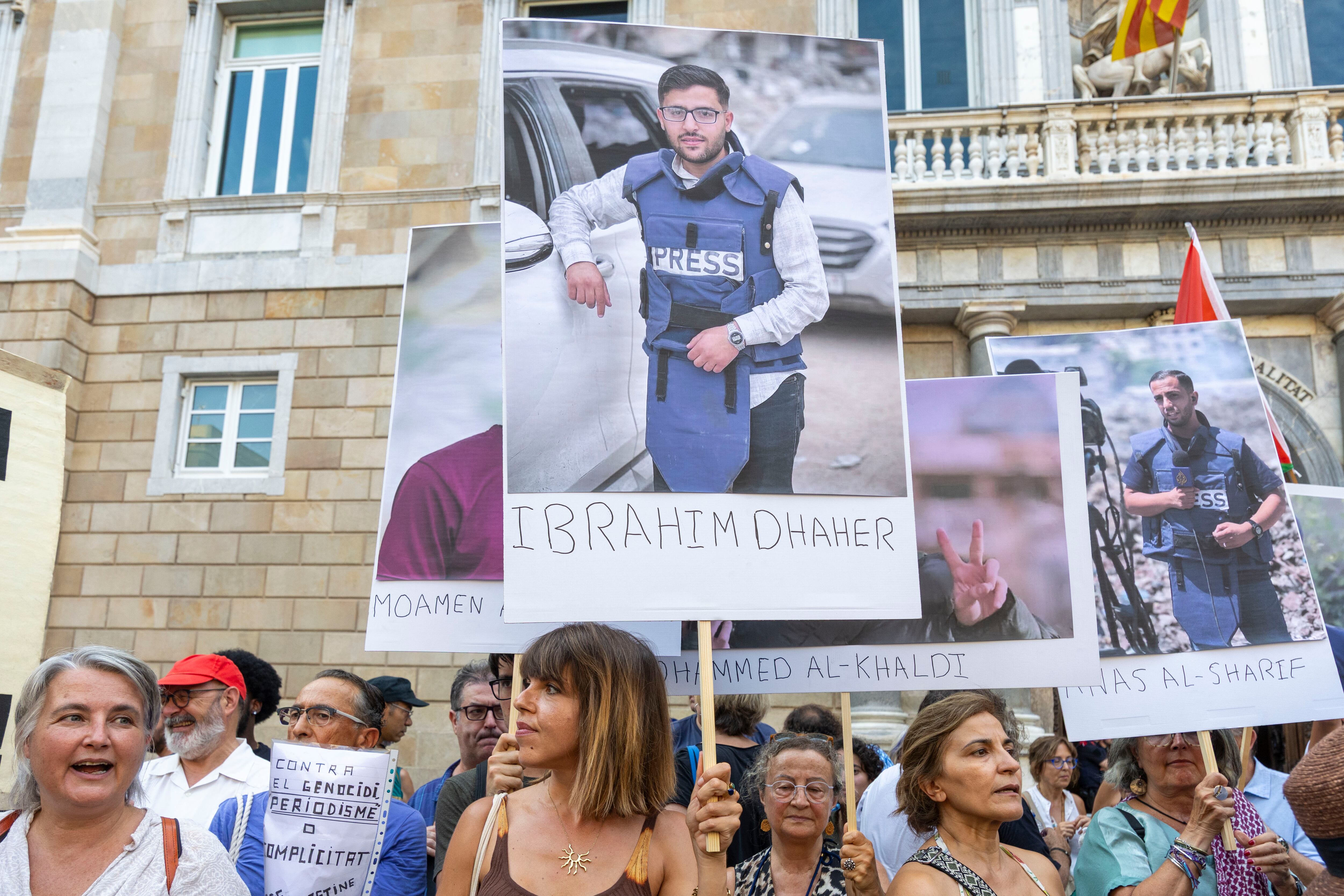 Centenares de manifestantes se concentran en Barcelona contra el asesinato de periodistas en Gaza