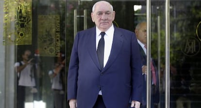 Isidoro Álvarez, presidente do El Corte Inglés, depois de uma reunião de acionistas em agosto.