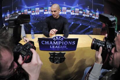 Pep Guardiola, en rueda de prensa en el Camp Nou antes de viajar para jugar el partido de 'Champions' contra el FC Rubin Kazan.