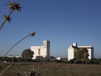 Dos silos en Bellavista (Sevilla).