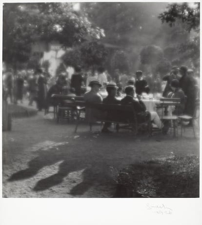 Domingo por la tarde en la isla de Kolin, entre 1922–1926