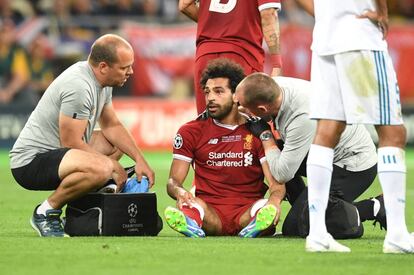 Salah, lesionado durante la final de la Champions.