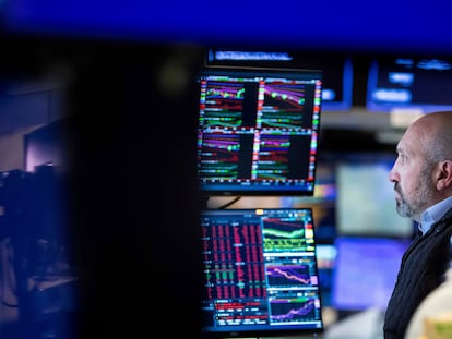 Un operador, en el parqué de Wall Street.