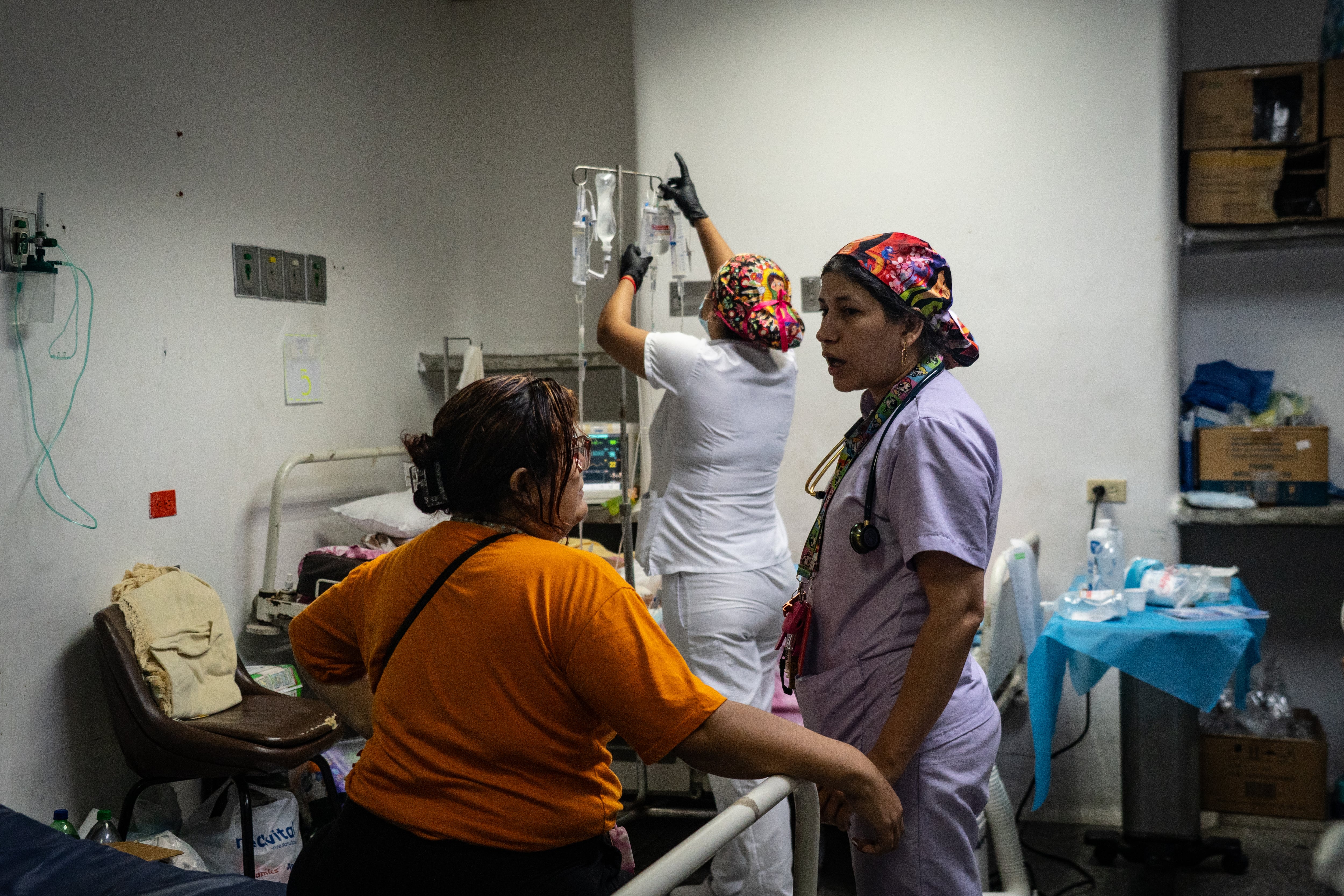 Ansiedad y desconcierto en los hospitales venezolanos: “No sabemos a quién creer”