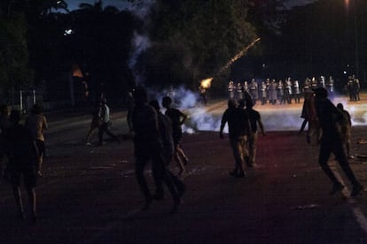 Un grupo de manifestantes participa en una protesta contra el Gobierno de Venezuela, en la ciudad de Barquisimeto (Venezuela).