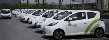 Flota de coches eléctricos de alquiler en Shanghái.
