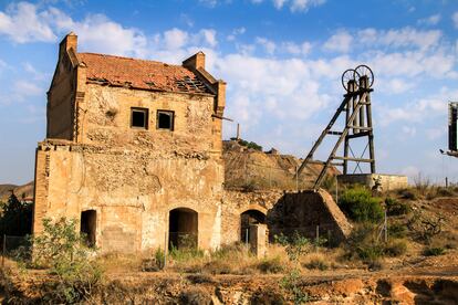 Ruinas de una antigua explotación minera en el municipio de La Unión (Región de Murcia).