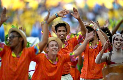 Dançarinos na cerimônia de abertura do Mundial no Itaquerão.