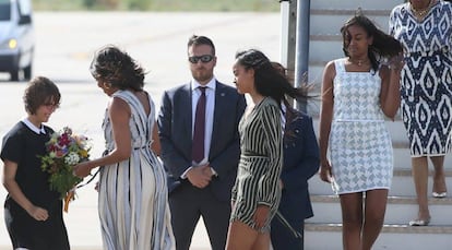 Michelle Obama con su hija Malia y Sasha a su llegada a Madrid el 8 de julio.