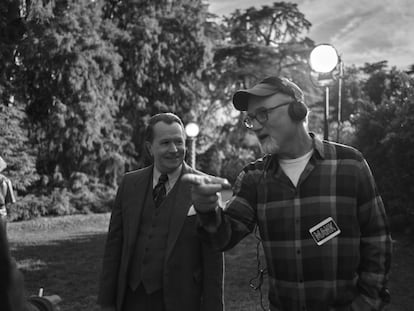 Gary Oldman e David Fincher durante a filmagem de ‘Mank’.