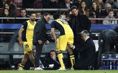 Villalón examina a Costa ante Simeone.