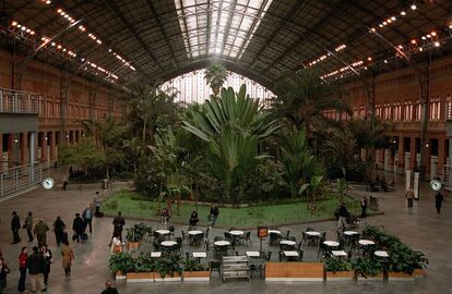 La estación de Atocha es un lugar importante en 'El silencio de tu nombre'. Es el punto de partida de los protagonistas, Erika Walter y Martín Navarro, hacia el sur de España.