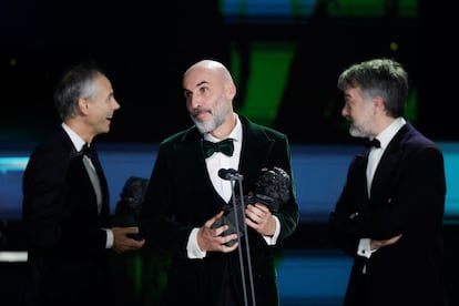 David Baute (centro) reciba el sbado 8 de febrero el Goya por la mejor pelcula de animacin por 'Mariposas Negras', en Granada.